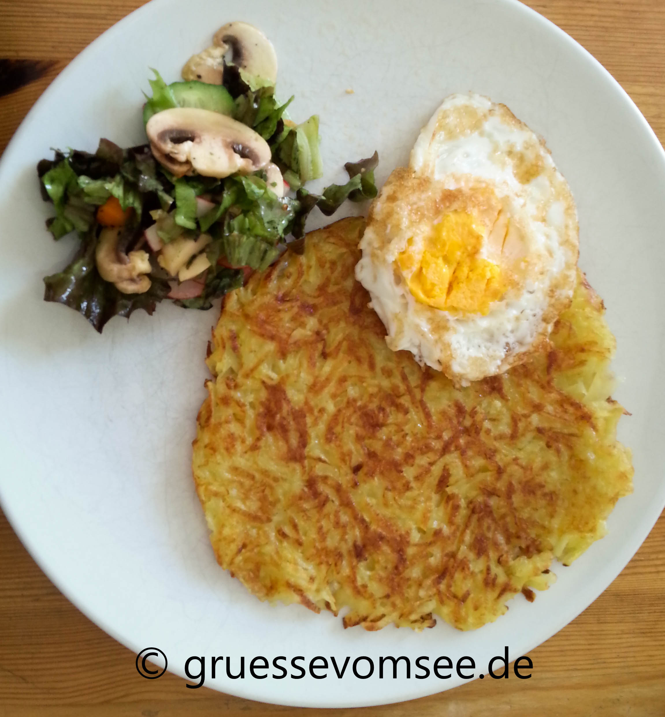 Roesti_Spiegelei_Salat