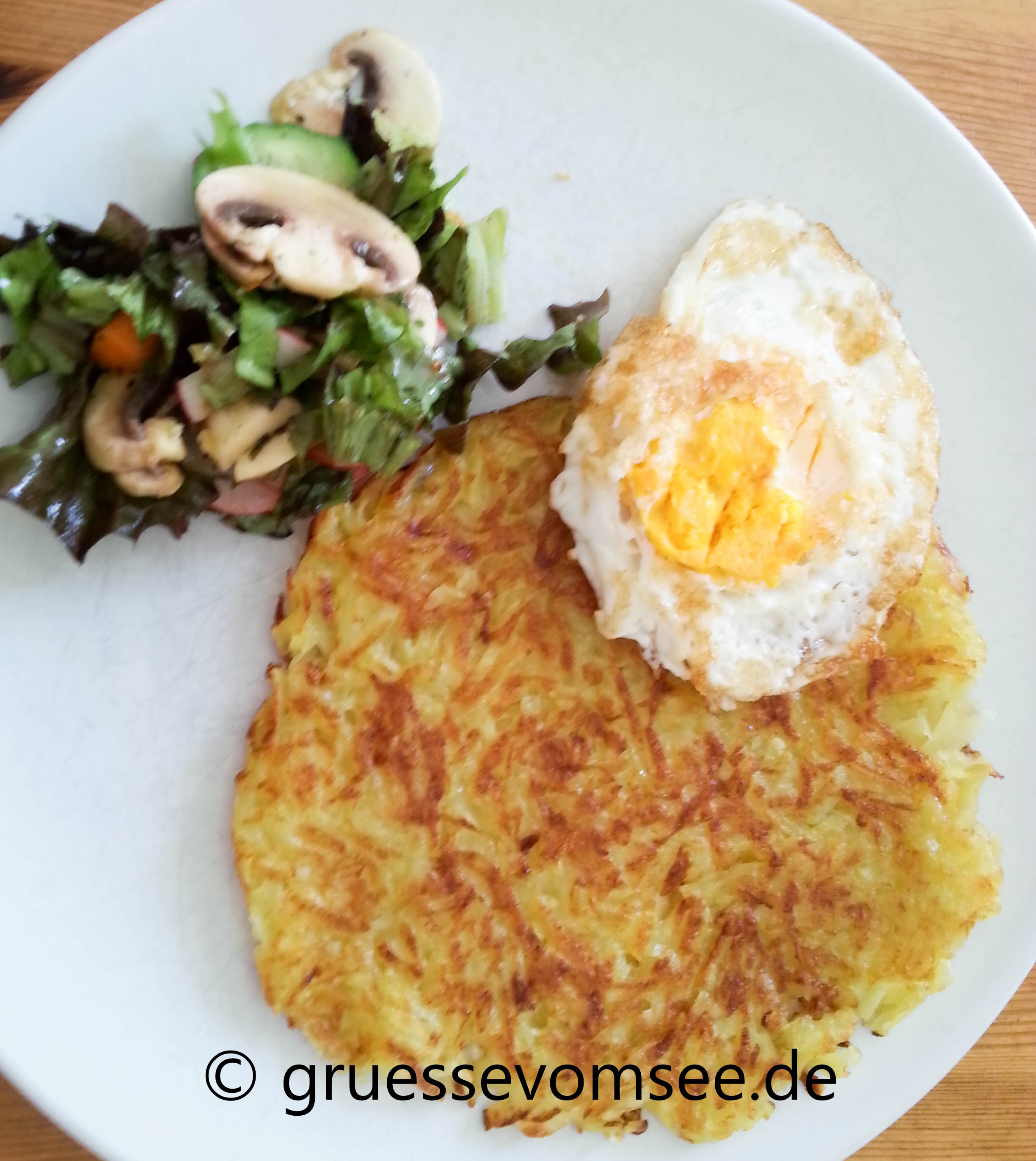 Roesti_Spiegelei_Salat