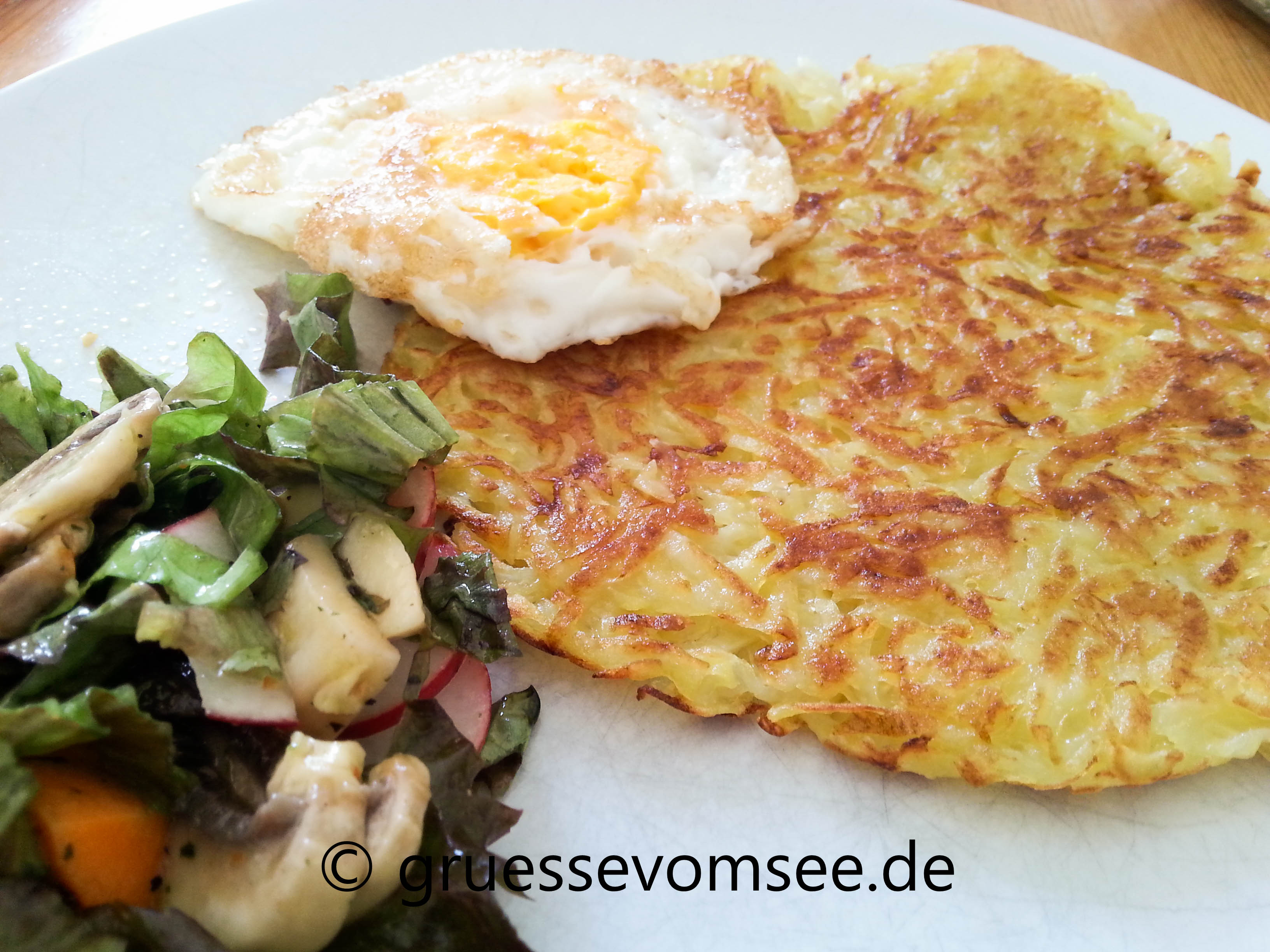 Roesti_Spiegelei_Salat