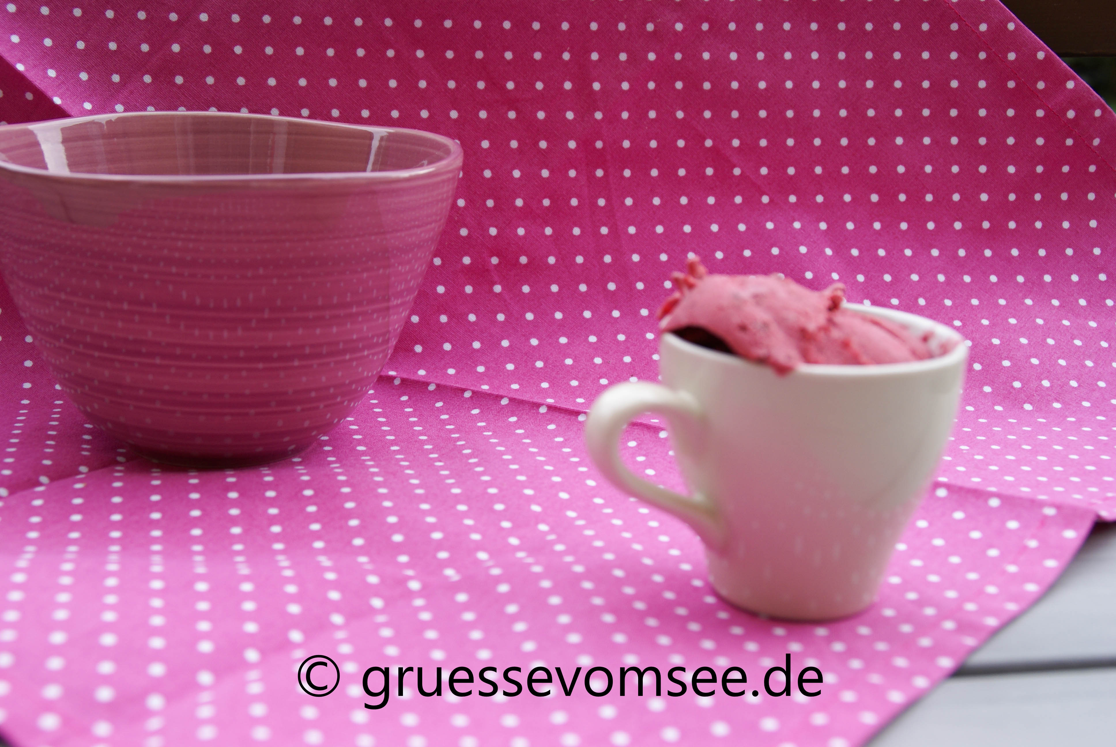 Brombeer_Joghurt_Eis