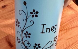 Trinkflasche mit vinylfolie von cricut