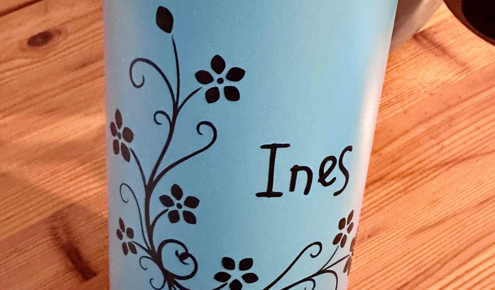 Trinkflasche mit vinylfolie von cricut